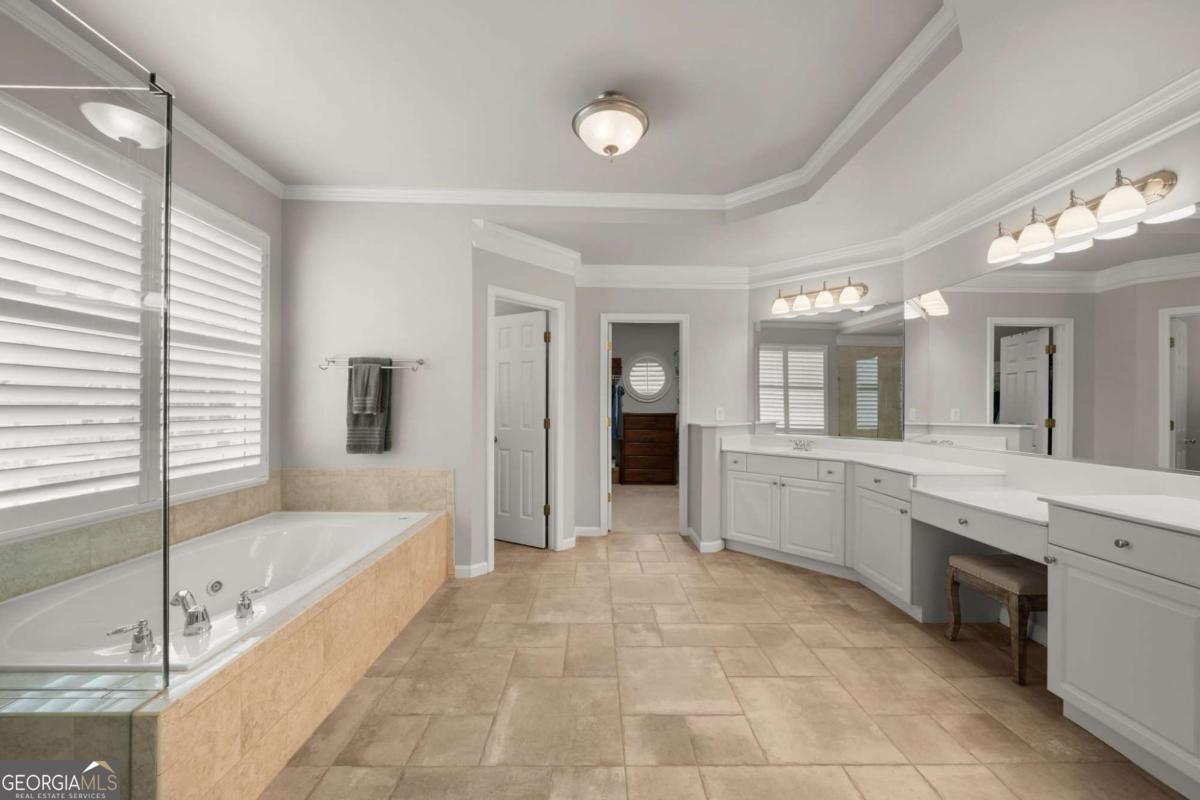 1152 Lakefield Walk