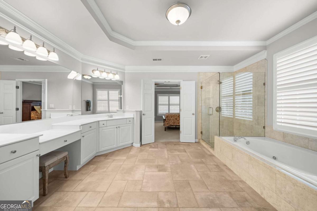 1152 Lakefield Walk