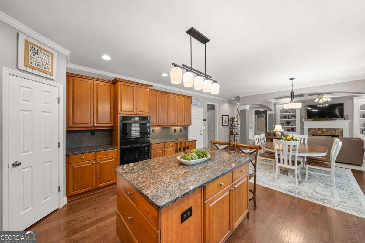 1152 Lakefield Walk