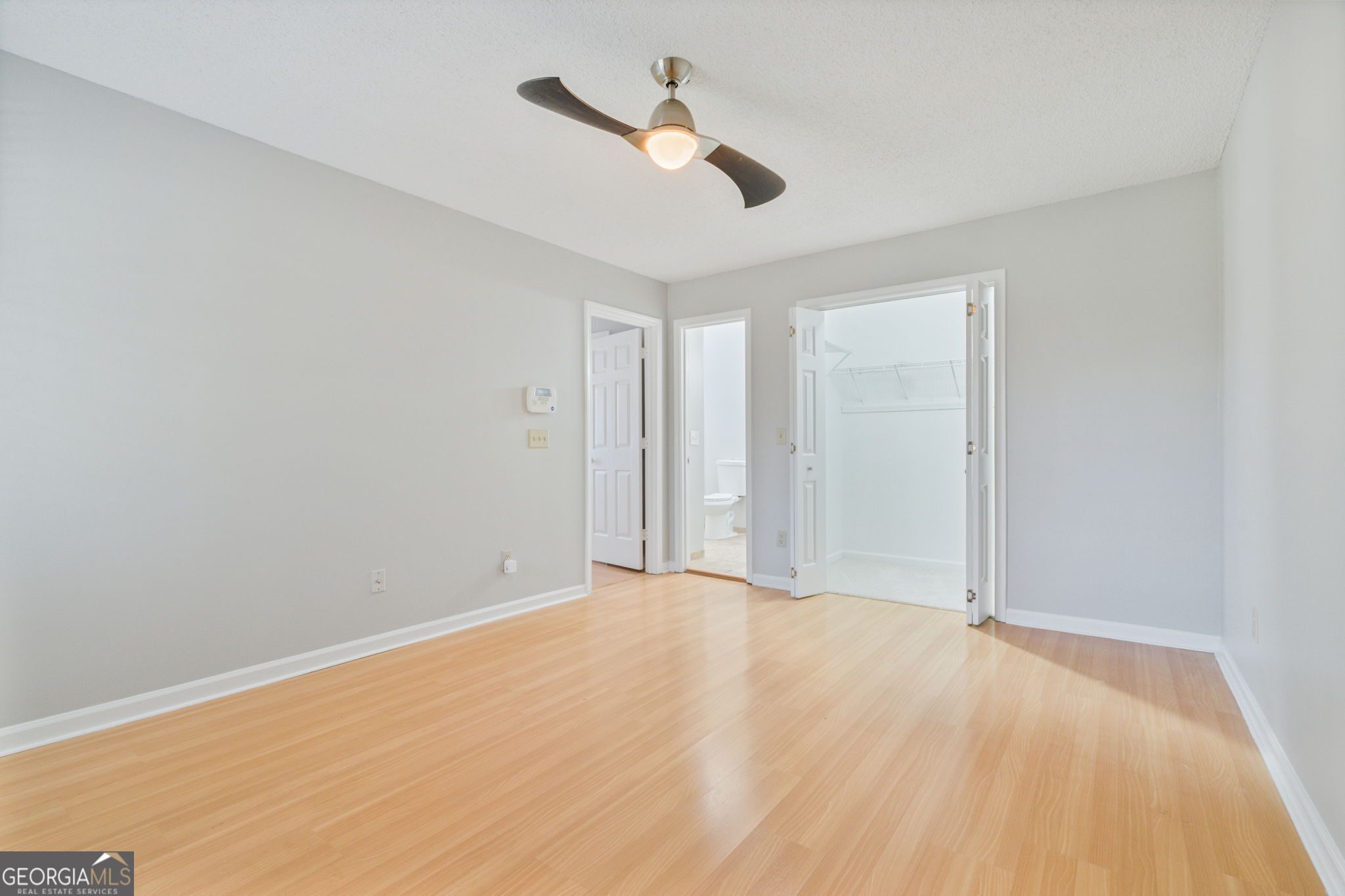 1064 Creatwood Circle SW