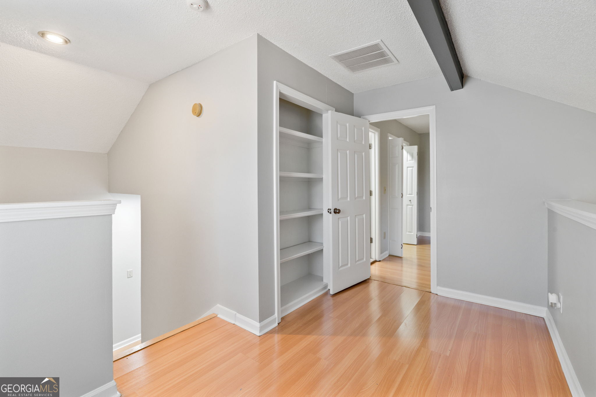 1064 Creatwood Circle SW