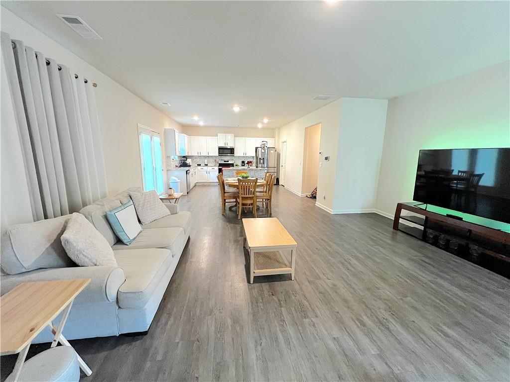 517 STARBUCK Parkway