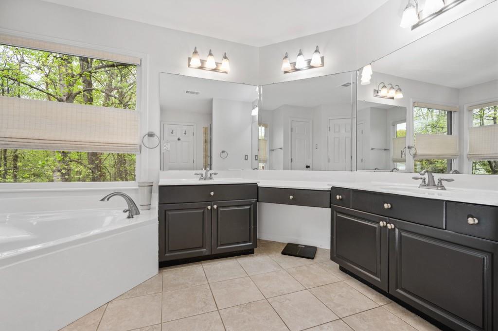 4688 Oakleigh Manor Drive
