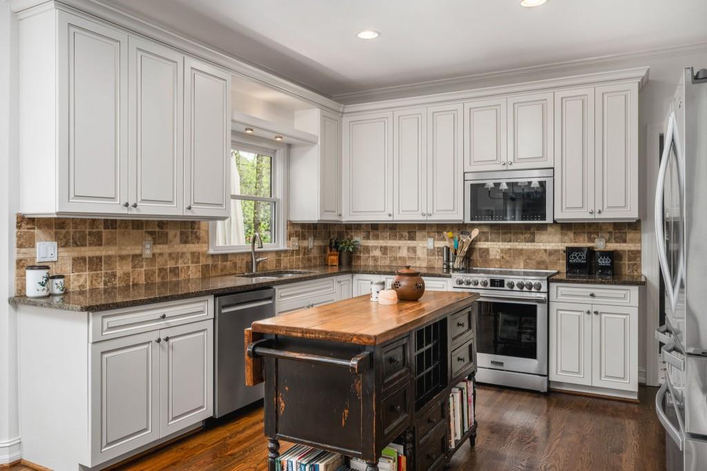 4688 Oakleigh Manor Drive