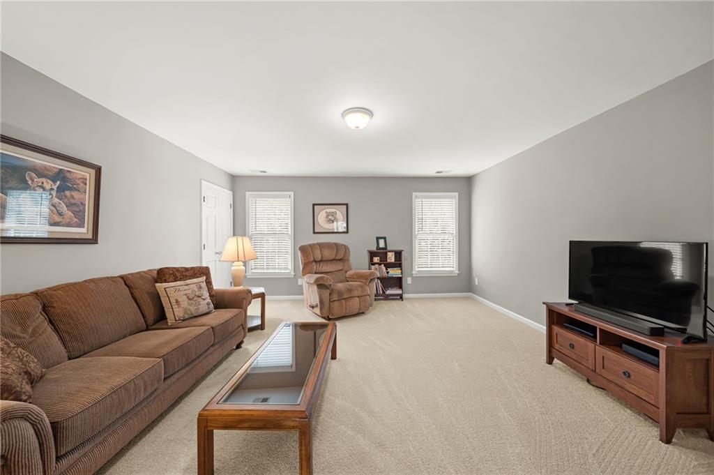 1152 Lakefield Walk