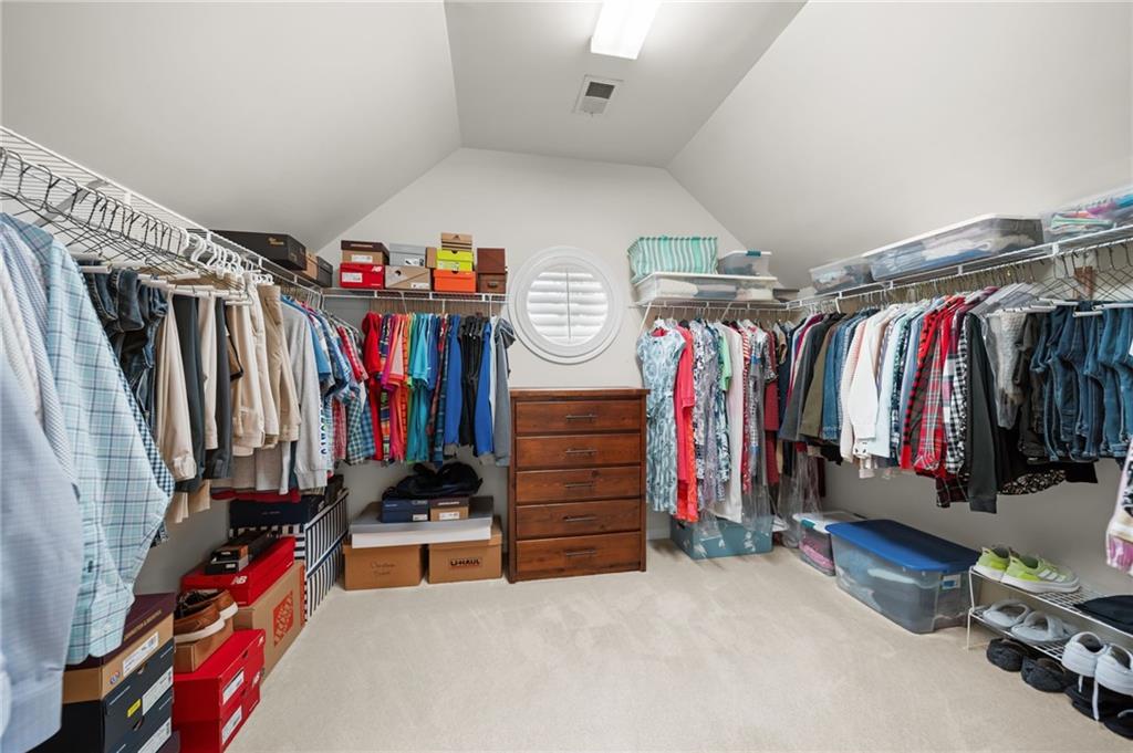 1152 Lakefield Walk