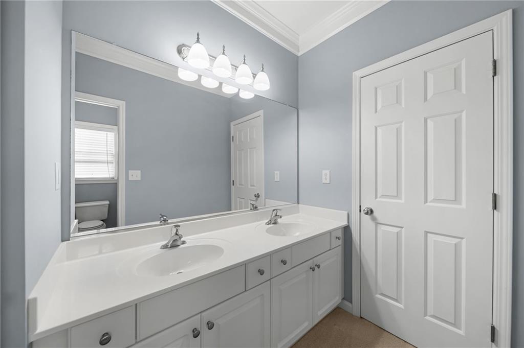 1152 Lakefield Walk