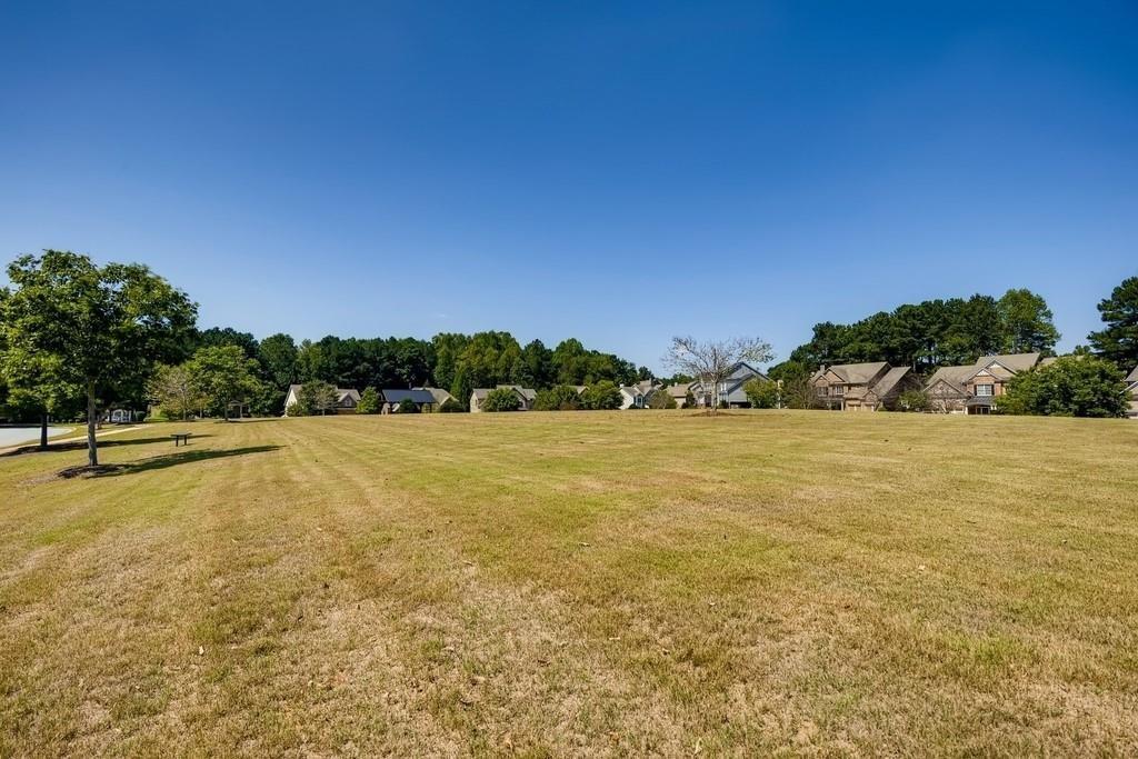 1152 Lakefield Walk