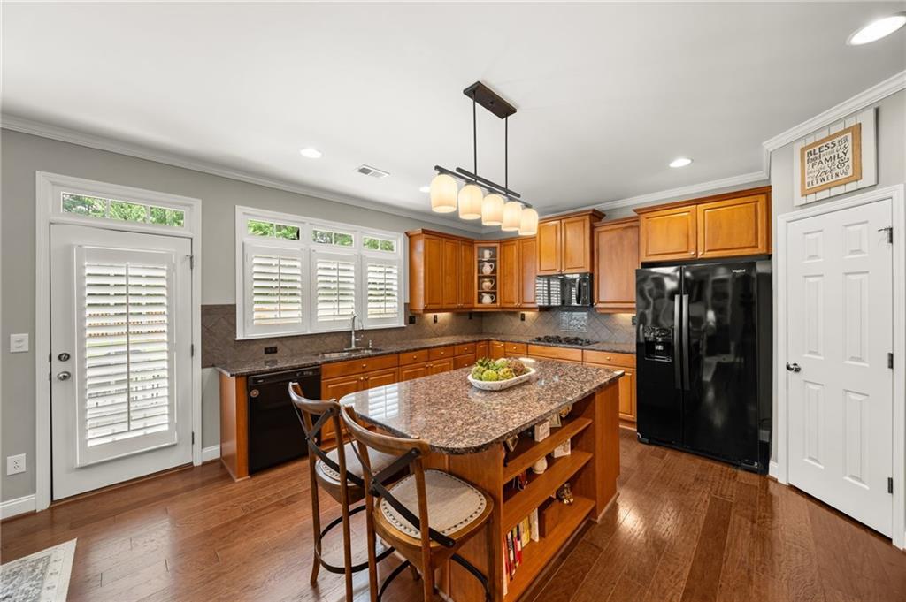 1152 Lakefield Walk