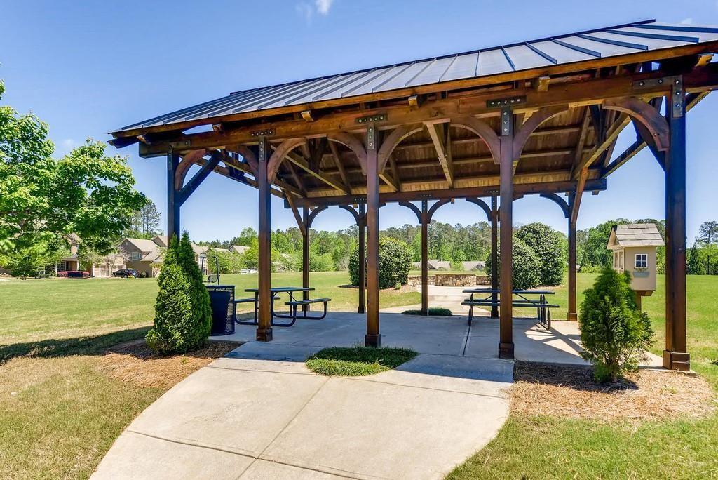 1152 Lakefield Walk