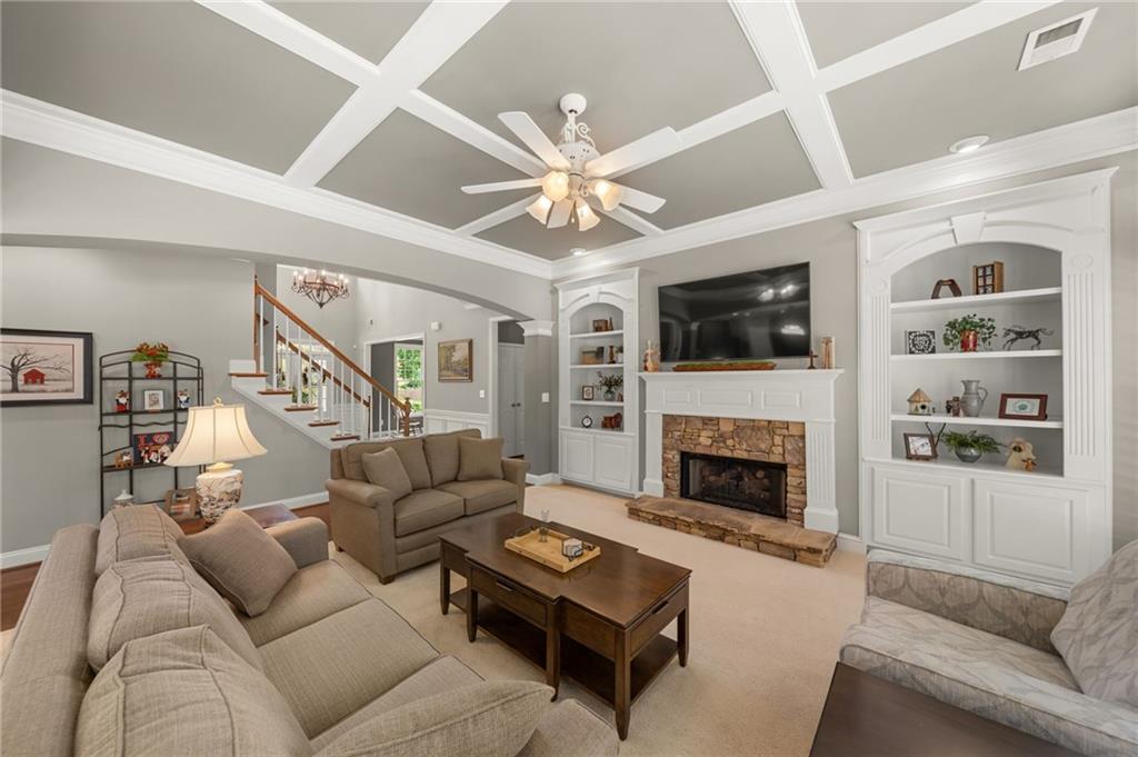 1152 Lakefield Walk