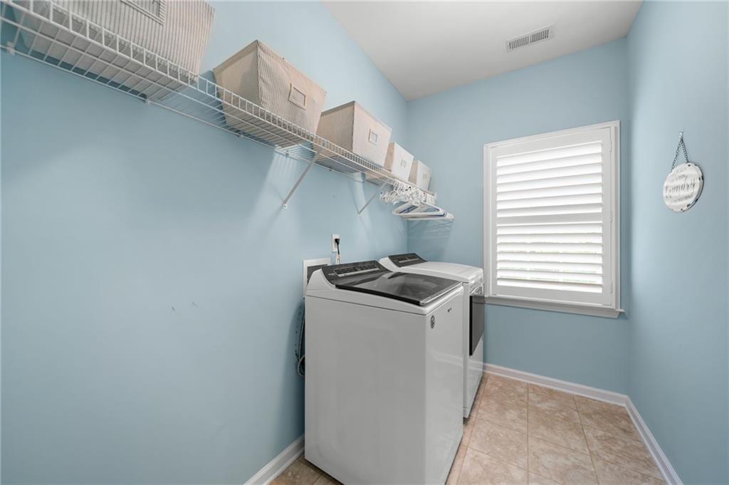 1152 Lakefield Walk
