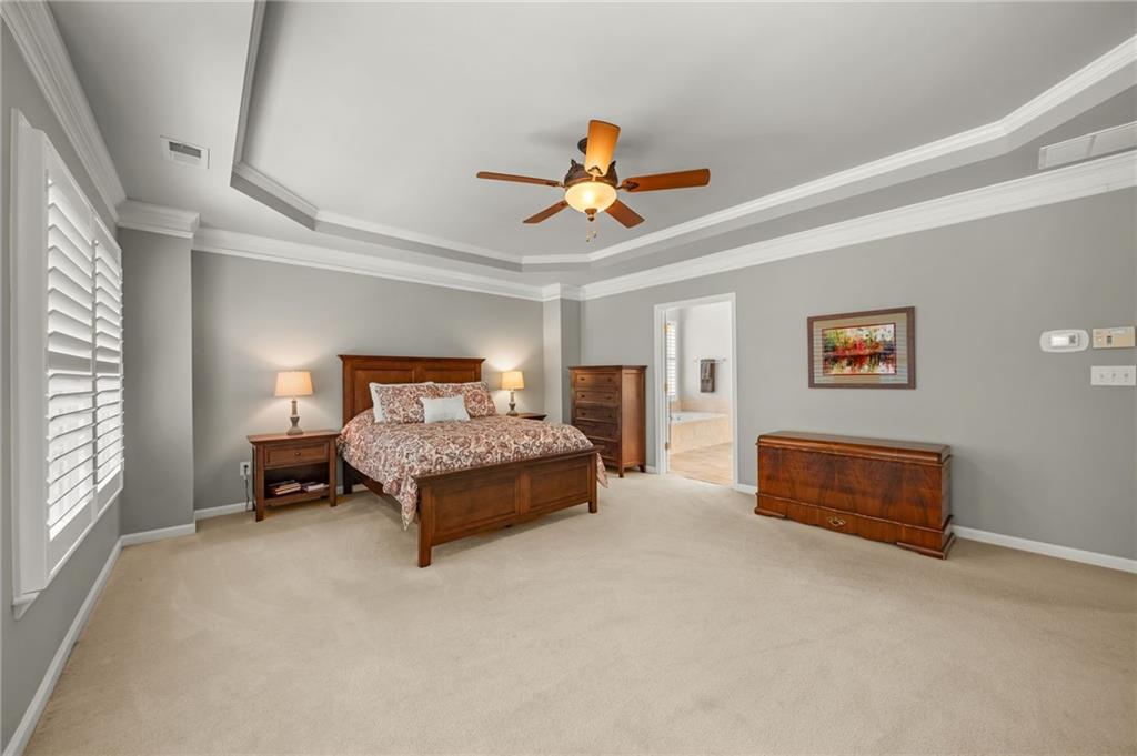 1152 Lakefield Walk