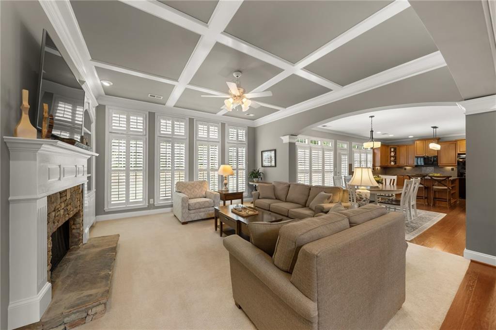 1152 Lakefield Walk
