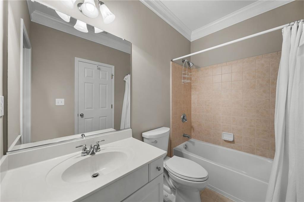 1152 Lakefield Walk