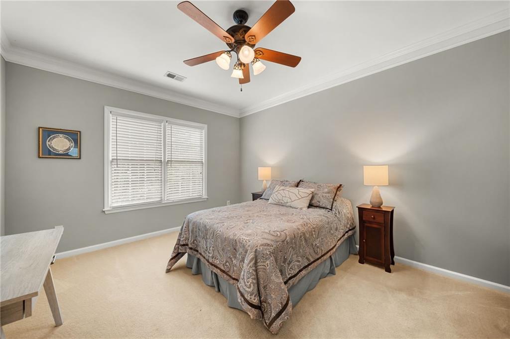1152 Lakefield Walk