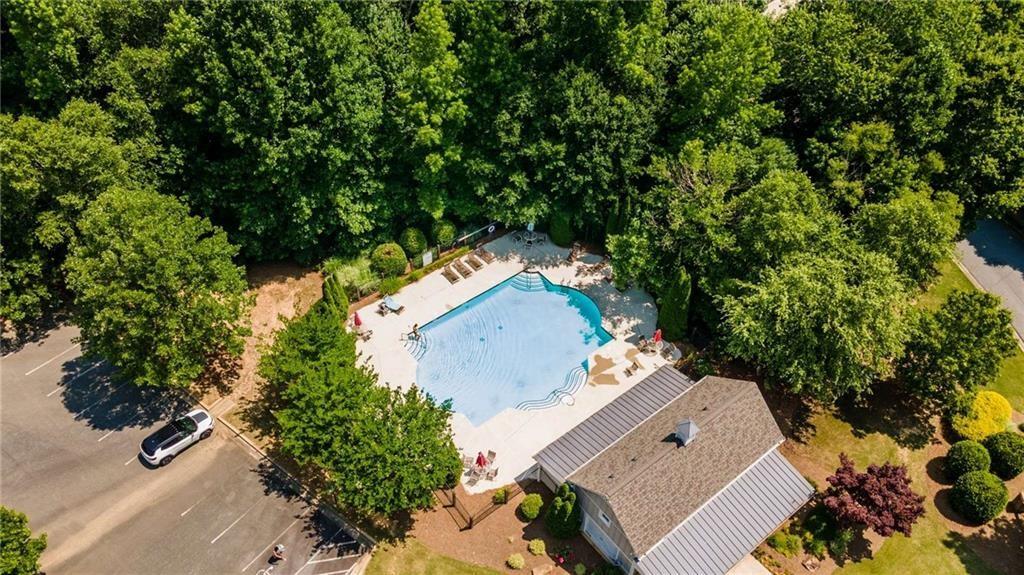 1152 Lakefield Walk