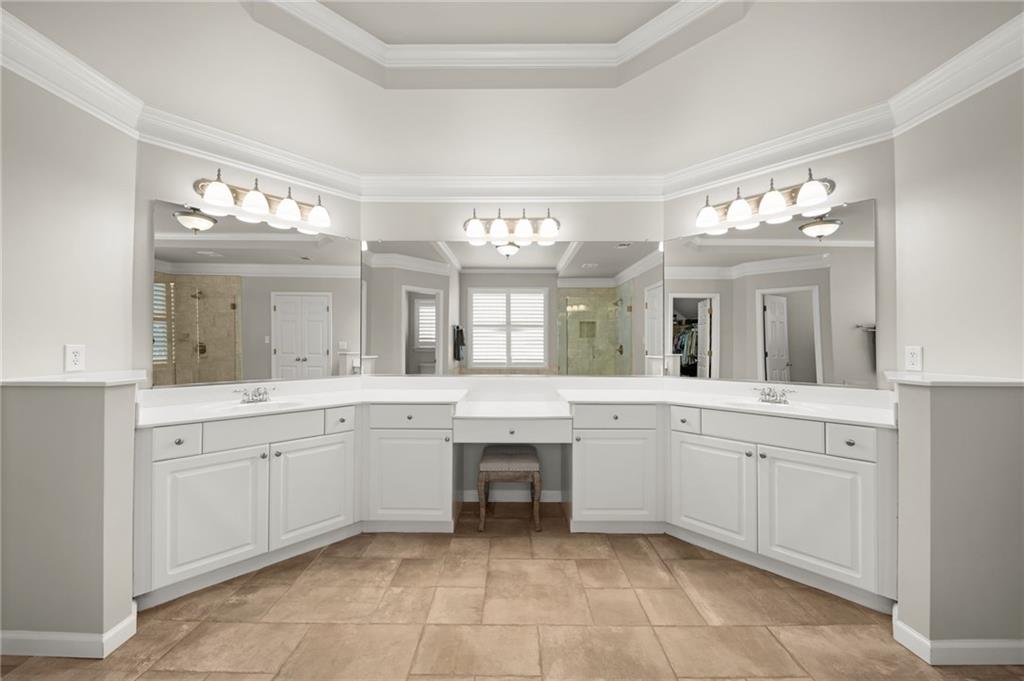 1152 Lakefield Walk