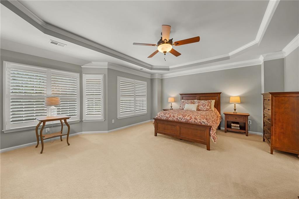 1152 Lakefield Walk