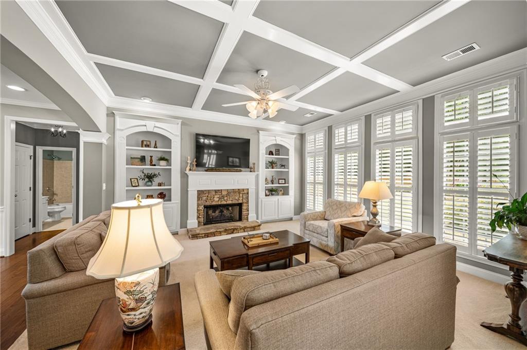 1152 Lakefield Walk