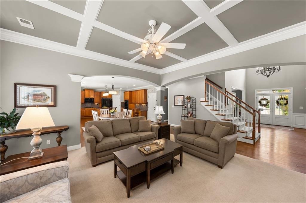 1152 Lakefield Walk
