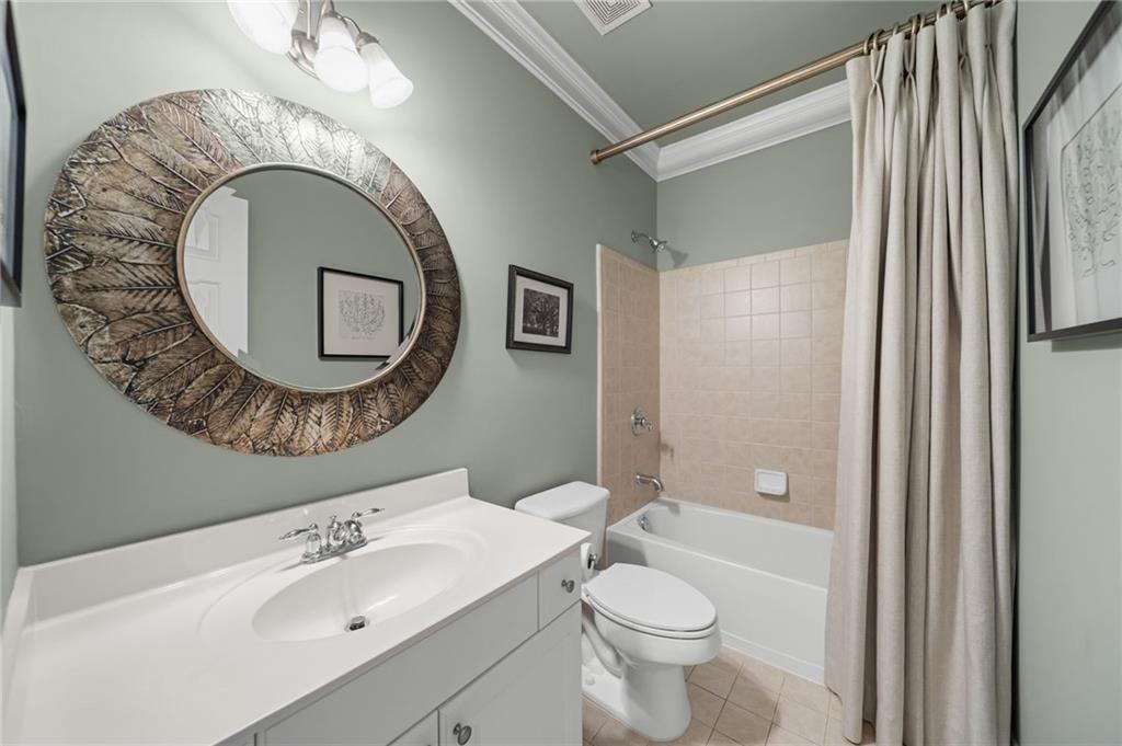 1152 Lakefield Walk