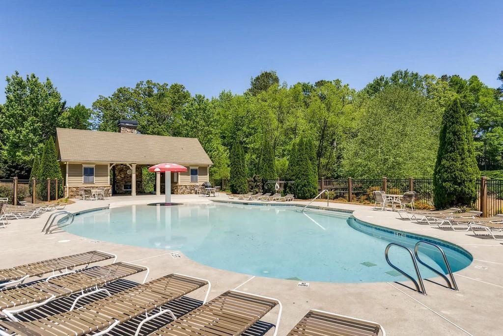 1152 Lakefield Walk