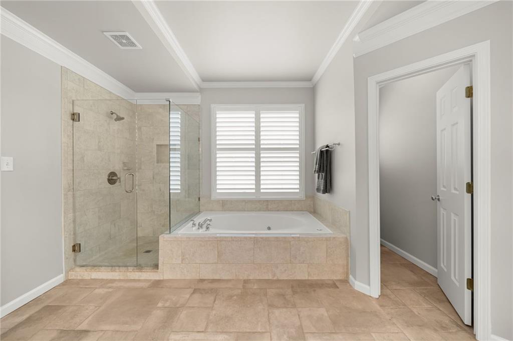 1152 Lakefield Walk