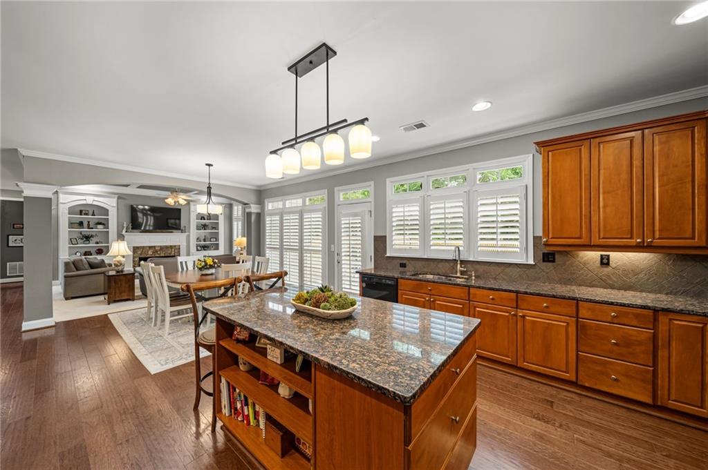 1152 Lakefield Walk