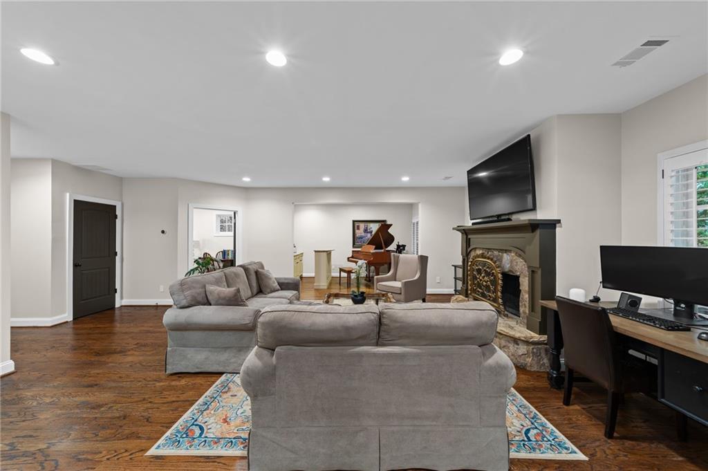 2540 Hillandale Circle