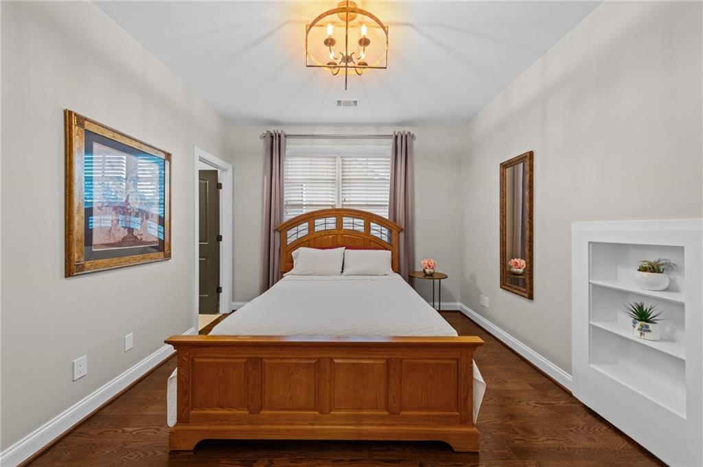 2540 Hillandale Circle