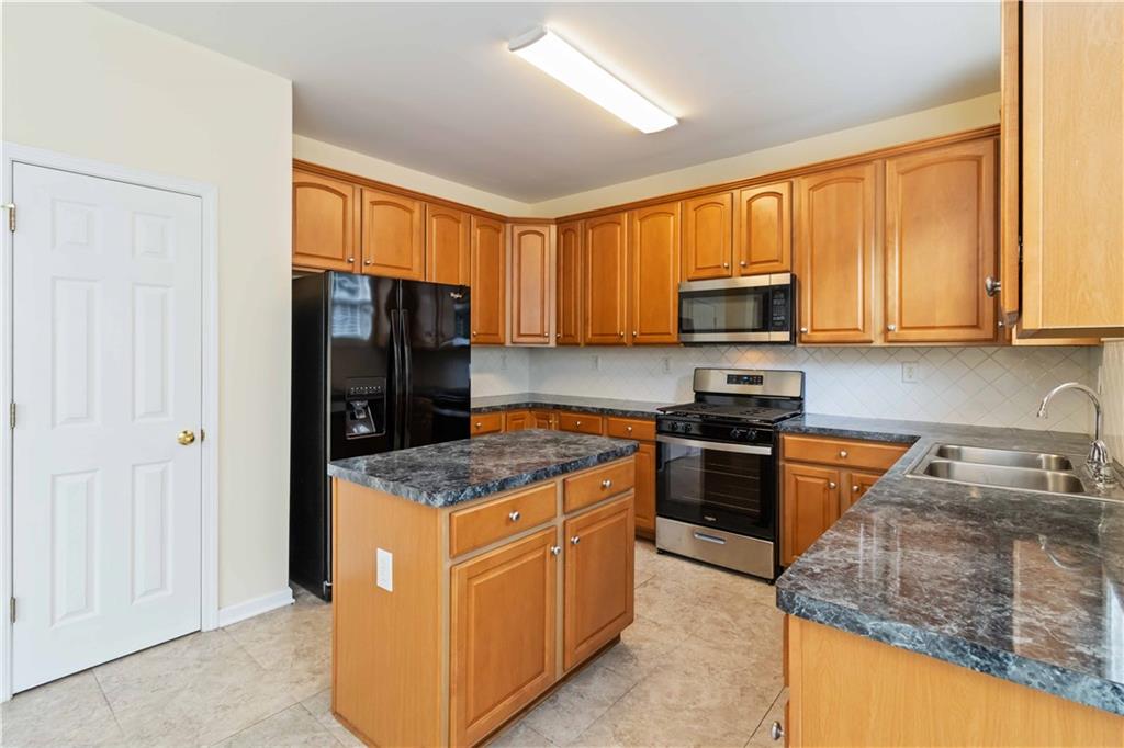 6281 Vinings Vintage Drive