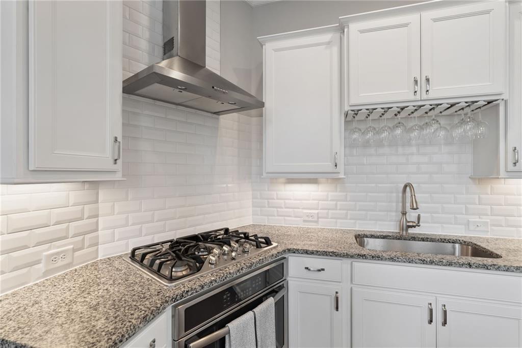 332 Symphony Way. SE