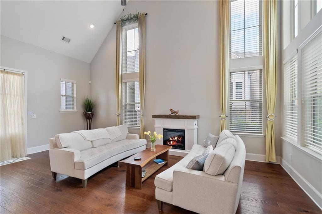 332 Symphony Way. SE