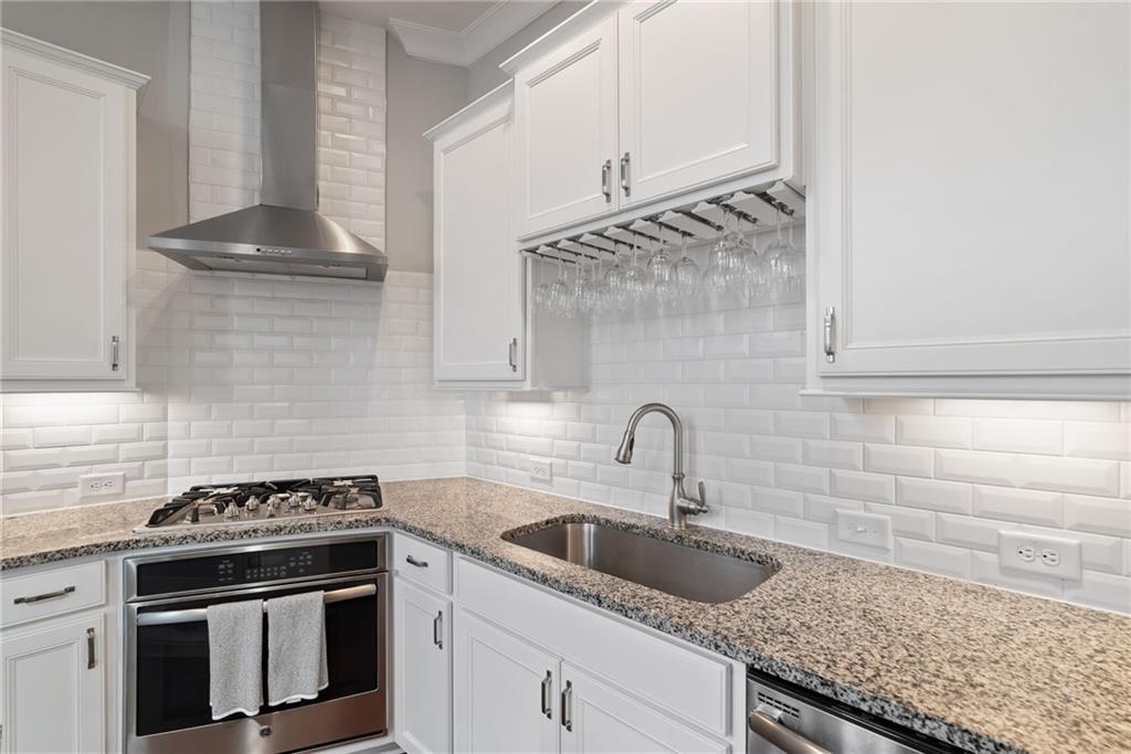 332 Symphony Way. SE