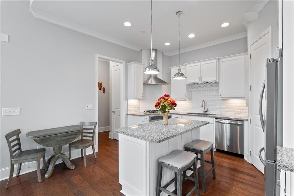 332 Symphony Way. SE