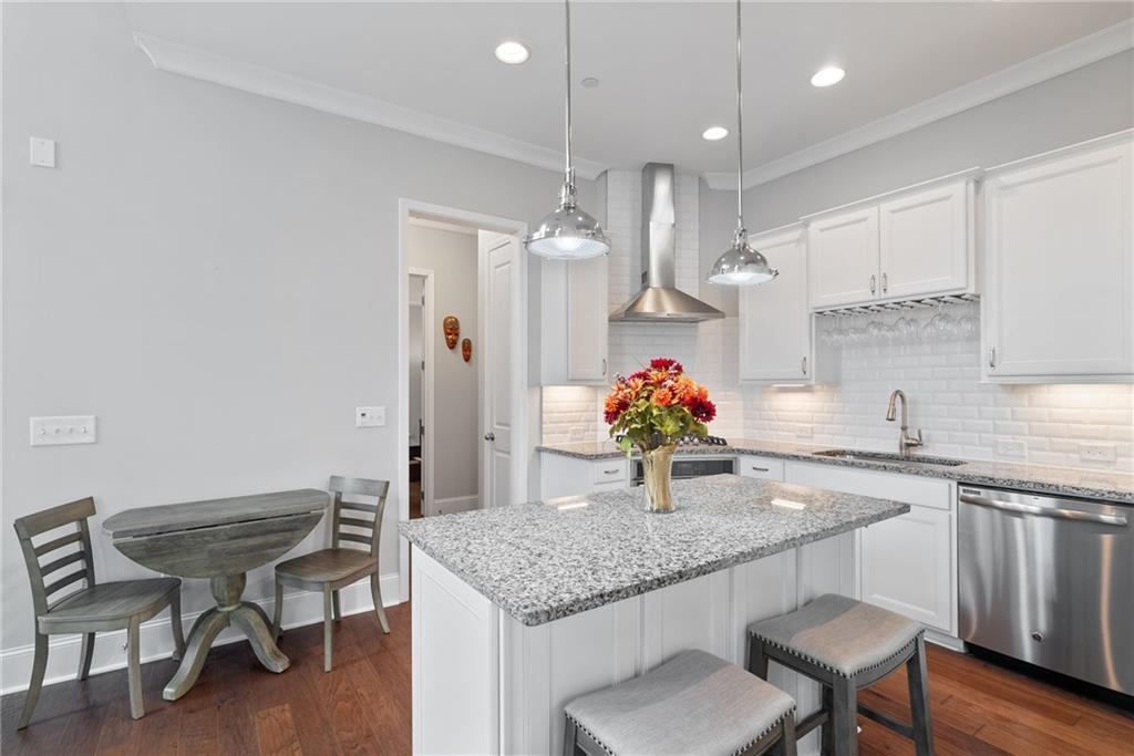 332 Symphony Way. SE