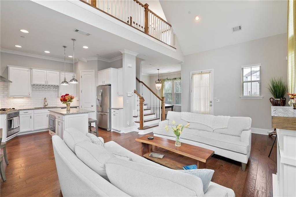 332 Symphony Way. SE