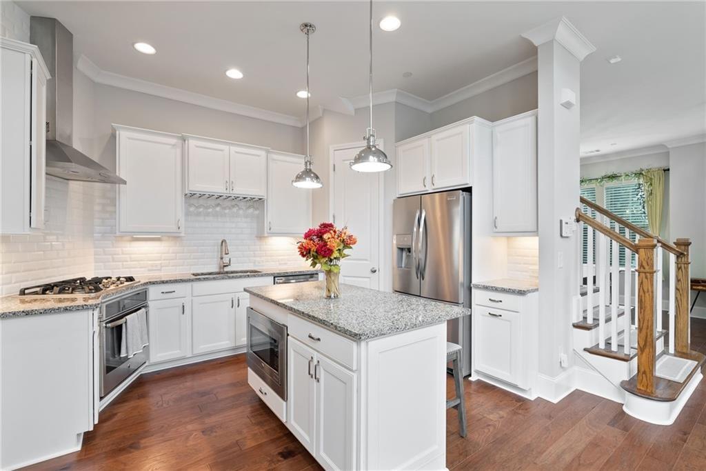 332 Symphony Way. SE