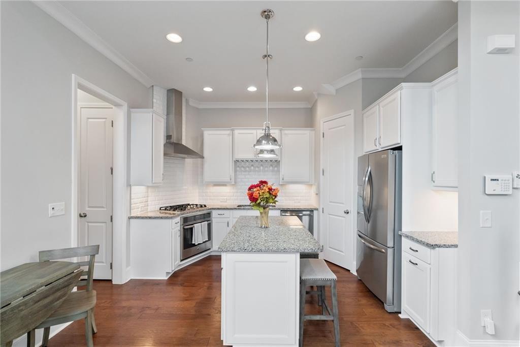 332 Symphony Way. SE