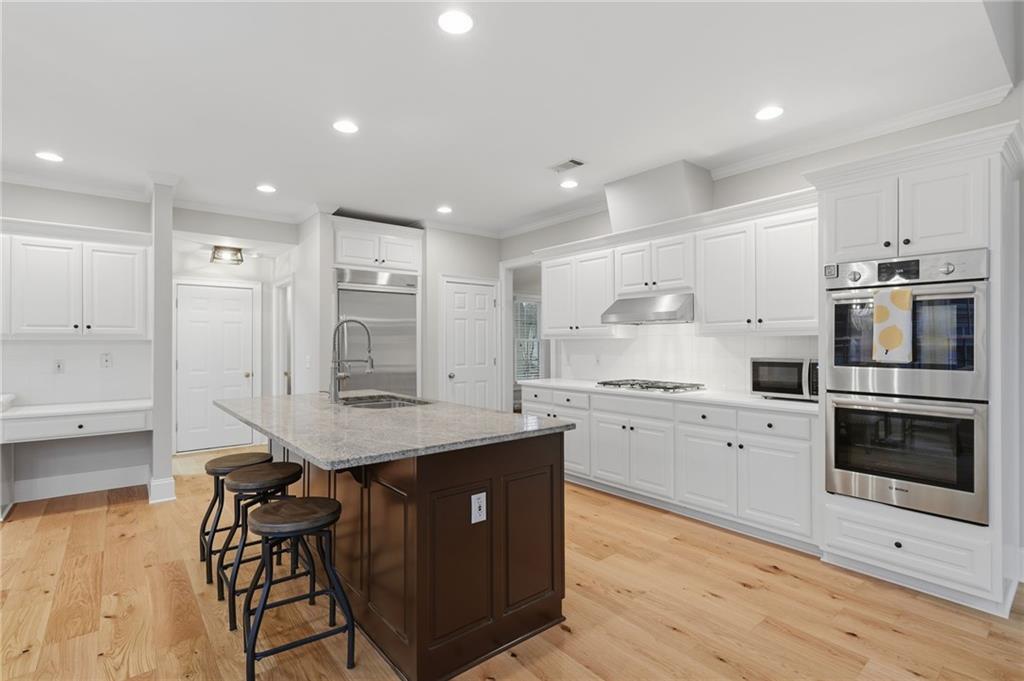 730 Hunting View Point.