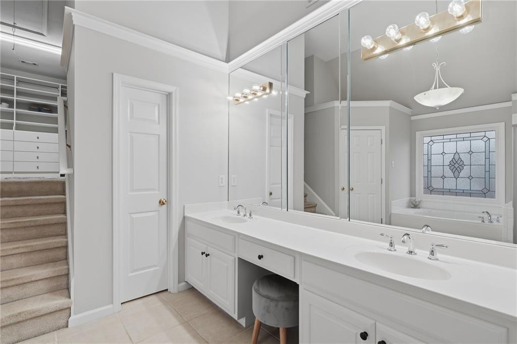 730 Hunting View Point.