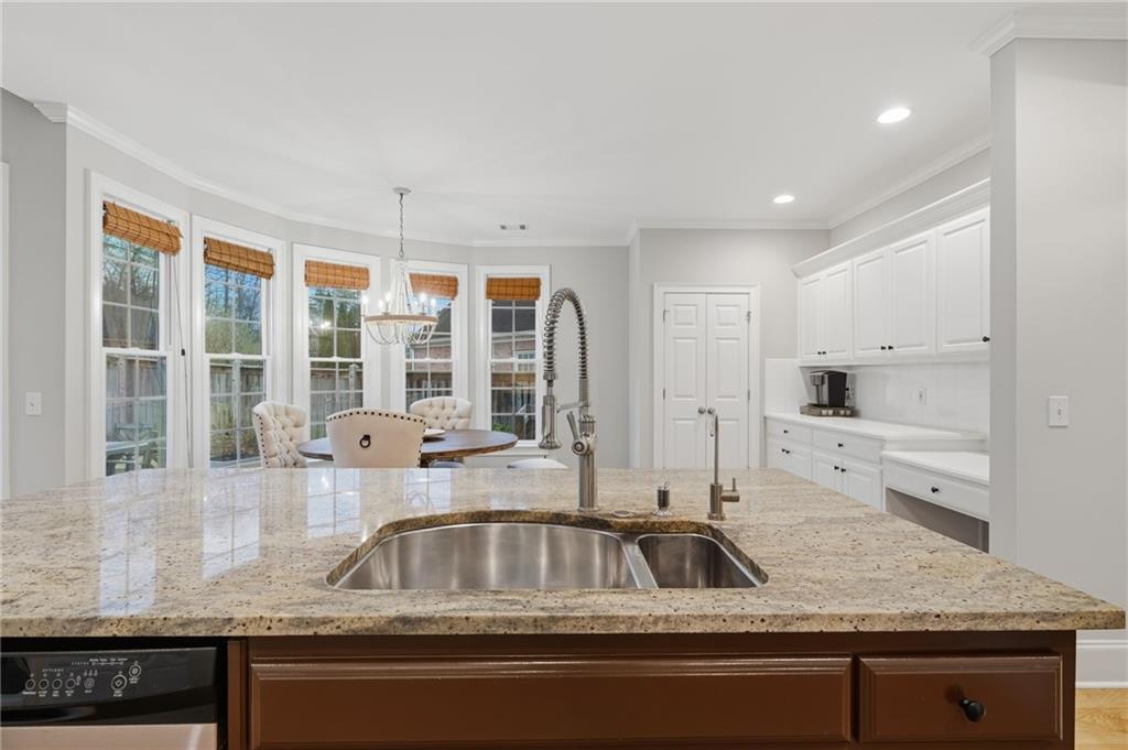 730 Hunting View Point.