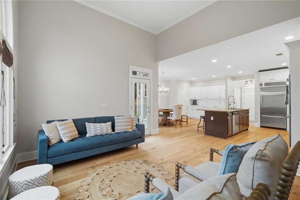 730 Hunting View Point.