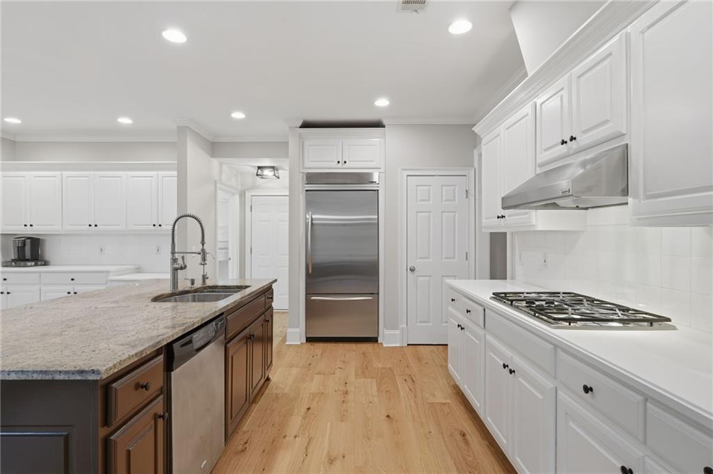 730 Hunting View Point.