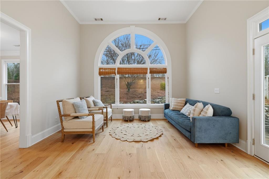 730 Hunting View Point.