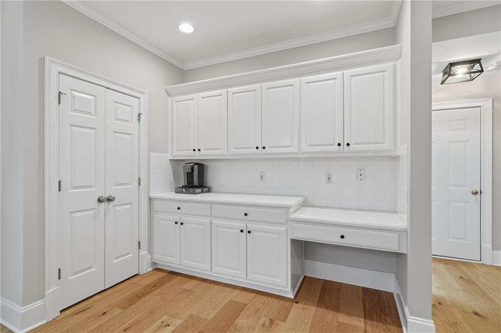 730 Hunting View Point.