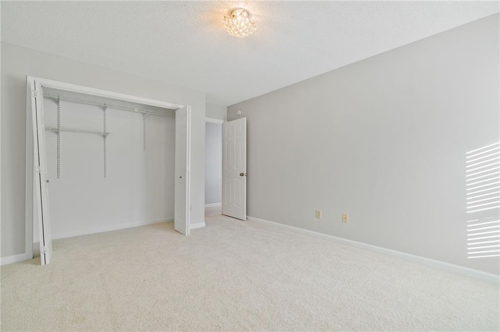 1064 Creatwood Circle SE