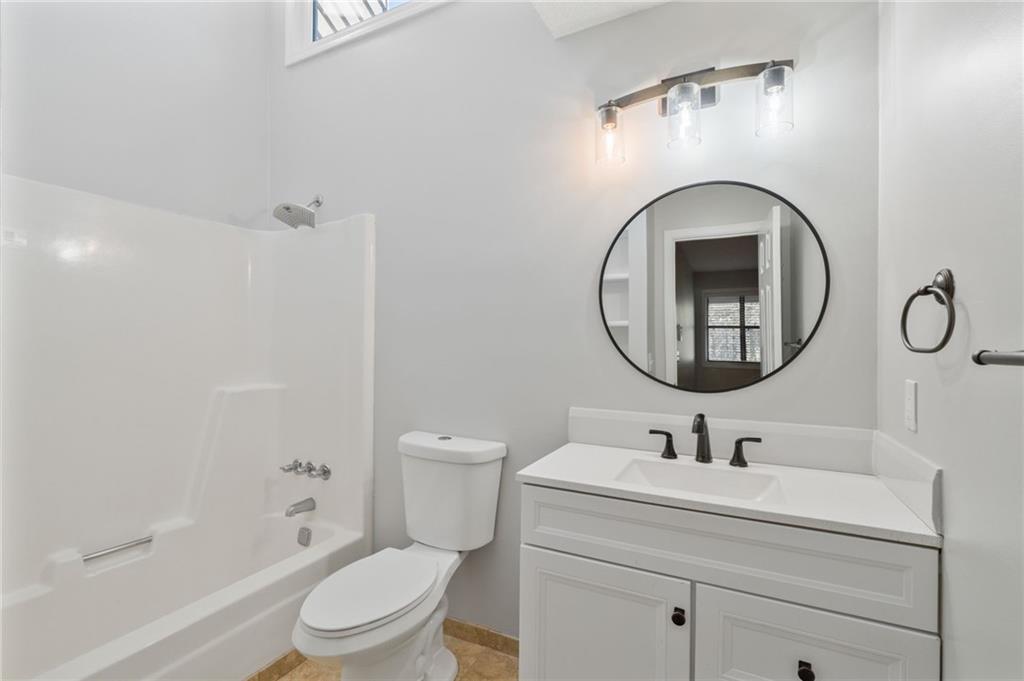 1064 Creatwood Circle SE