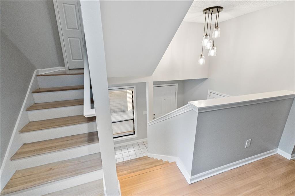 1064 Creatwood Circle SE